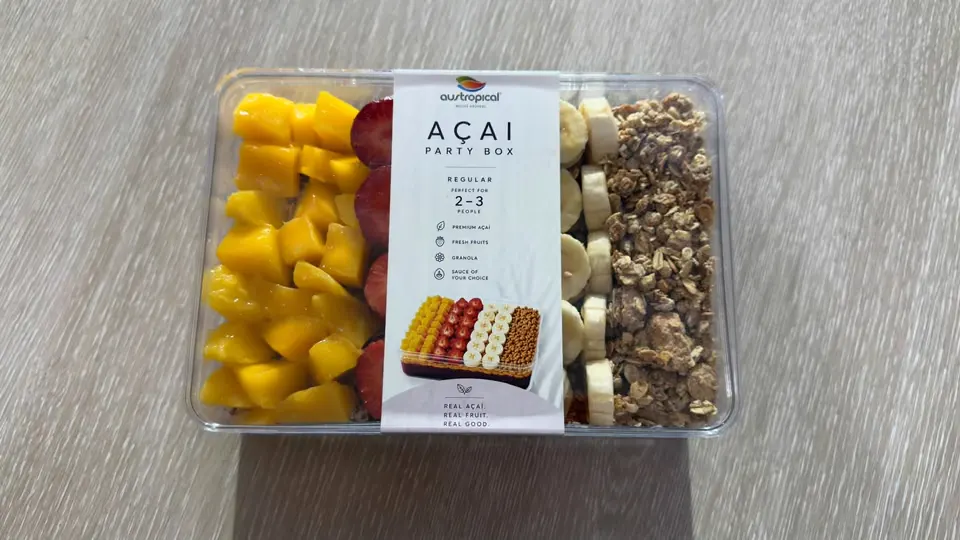 A regular Açaí Party Box: rows of mango, strawberry, banana and granola over açaí.